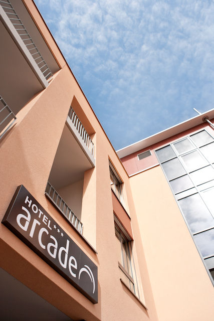Hotel Arcade Sins Лого снимка